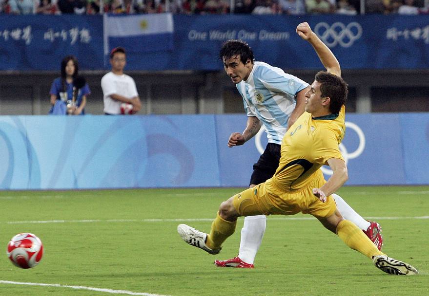 Pechino 2008, Argentina vs Australia, il gol di Lavezzi (Ap)